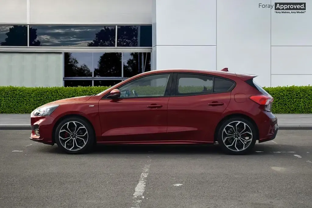 Used Ford Focus ST-Line X 2019 Ruby red Hatchback