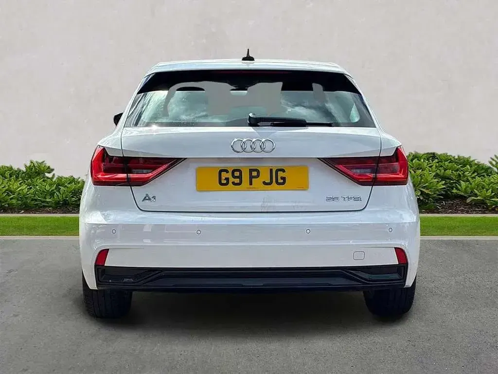 Used Audi A1 Sport 94 HP (69 kW) 2022 White SUV