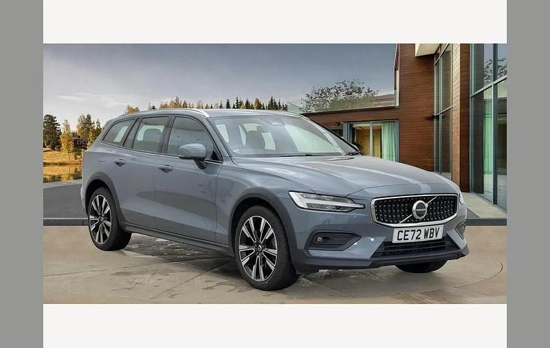 Used Volvo V60 CC Plus 247 HP (181 kW) 2022 Grey Estate