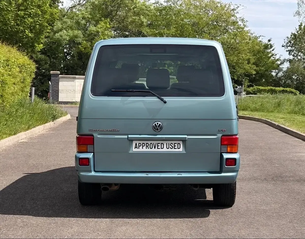 Used VW Caravelle 140 HP (102 kW) 2002 Green