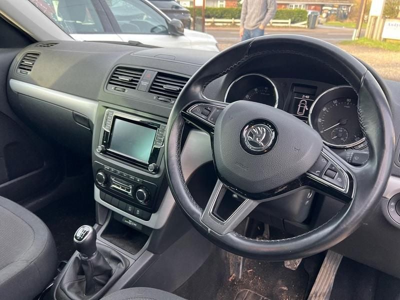 Used Skoda Yeti SE 105 HP (77 kW) 2015 Beige SUV