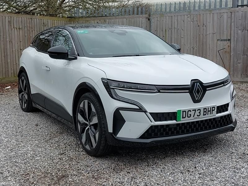 Used Renault Megane E-Tech Techno 159 kW (217 HP) 2023 White Hatchback
