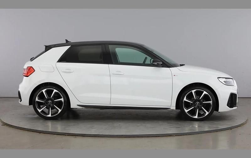 Used Audi A1 Black Edition 94 HP (69 kW) 2023 White SUV