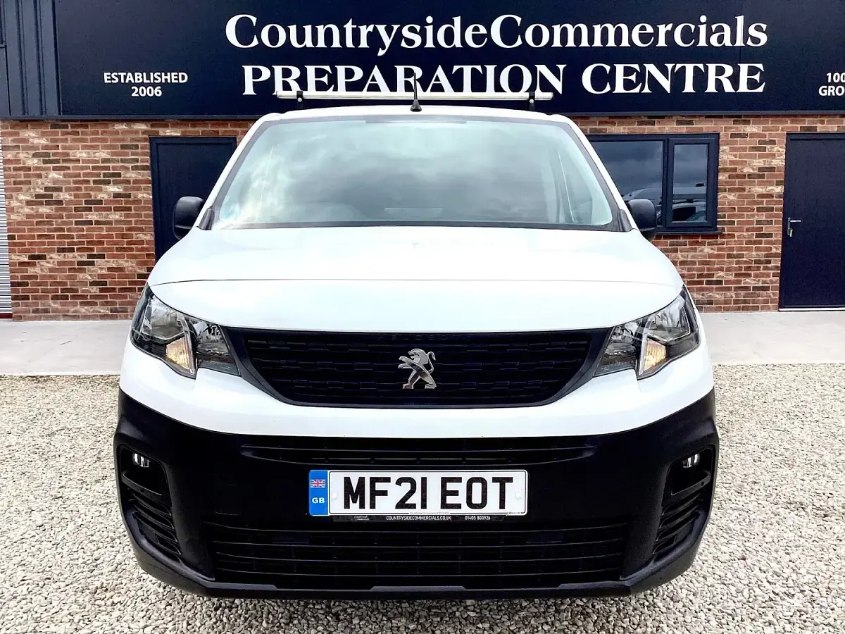 Used Peugeot Partner 100 HP (73 kW) 2021 White MPV