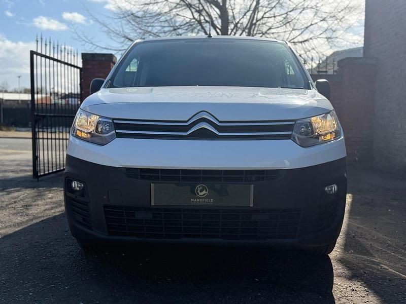 Begagnad Citroën Berlingo 75 HK (55 kW) 2021 Vit Minibuss
