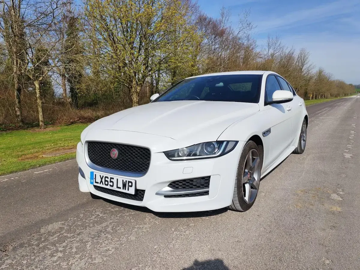 Used Jaguar XE R-Sport 180 HP (132 kW) 2015 White Sedan