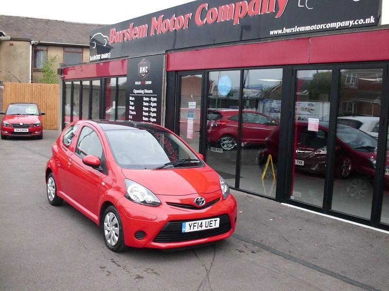 Multicoloured Used 2014 Toyota Aygo Hatchback | £5,500 (Good price) - Image 1/4