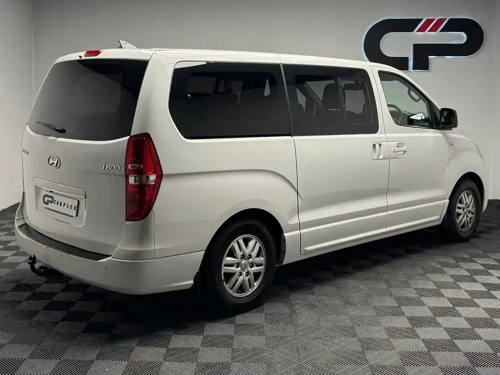 Used Hyundai I800 SE 170 HP (125 kW) 2018 White MPV
