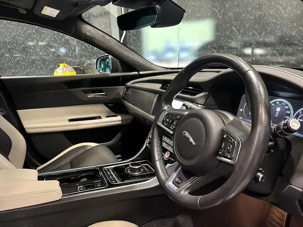 Used Jaguar XF Sportbrake S 300 HP (220 kW) 2019 Grey Estate