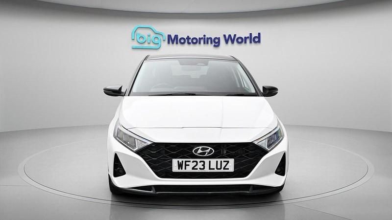 Used Hyundai i20 Ultimate 100 HP (73 kW) 2023 White Hatchback