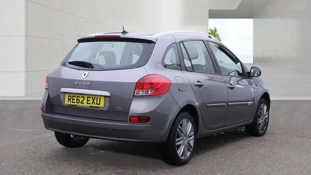 Used Renault Clio Dynamique 100 HP (73 kW) 2012 Grey Estate