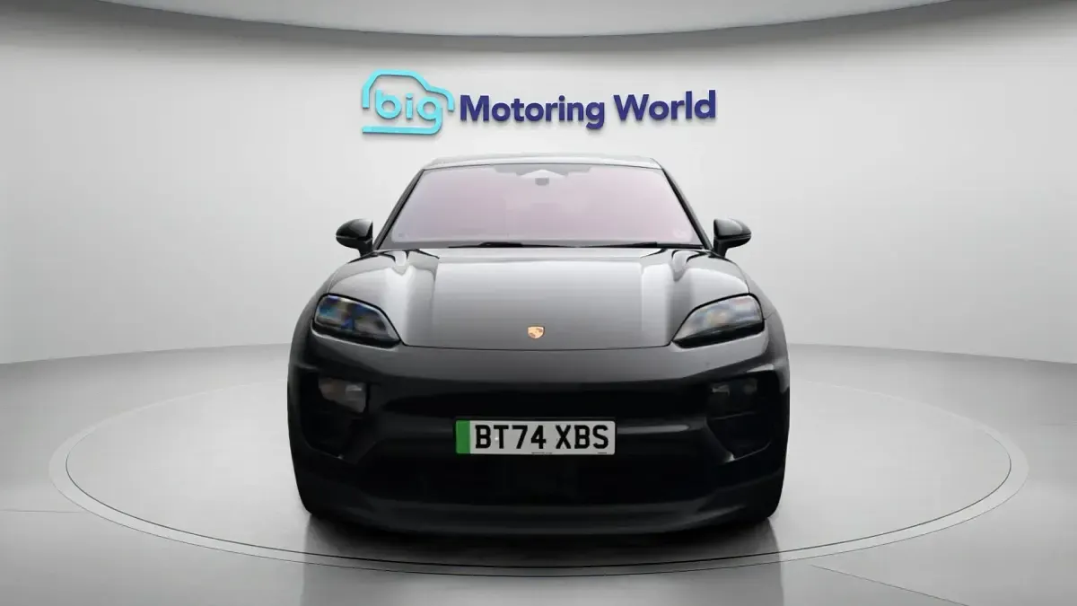 Used Porsche Macan Performance Package 330 kW (449 HP) 2024 Black SUV