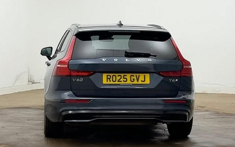 Used Volvo V60 CC Plus 250 HP (183 kW) 2023 Estate