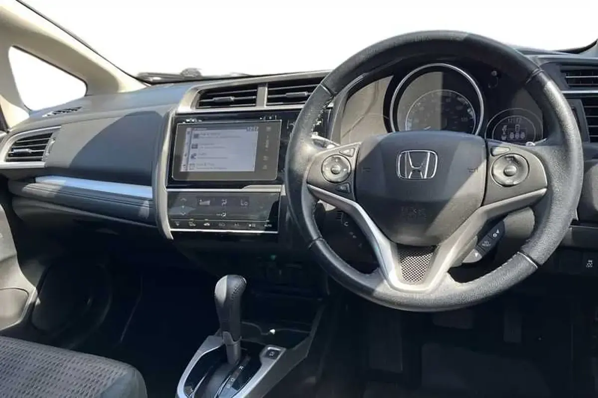 Used Honda Jazz EX 102 HP (75 kW) 2019 Platinum white Hatchback