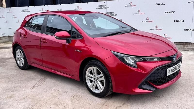 Used Toyota Corolla 122 HP (89 kW) 2019 Red Hatchback
