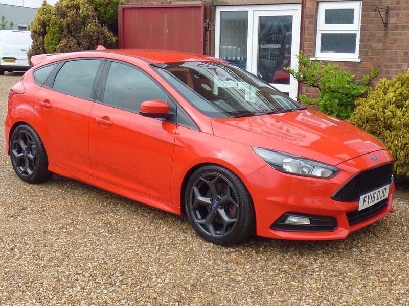 Red Used 2015 Ford Focus ST Hatchback | £9,995 (Fair price) - Image 1/4