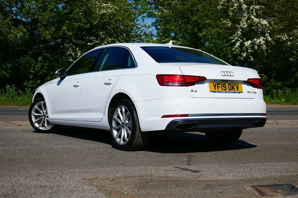 Używany Audi A4 Sport 150 KM (110 kW) 2019 Biały Sedan/Limuzyna