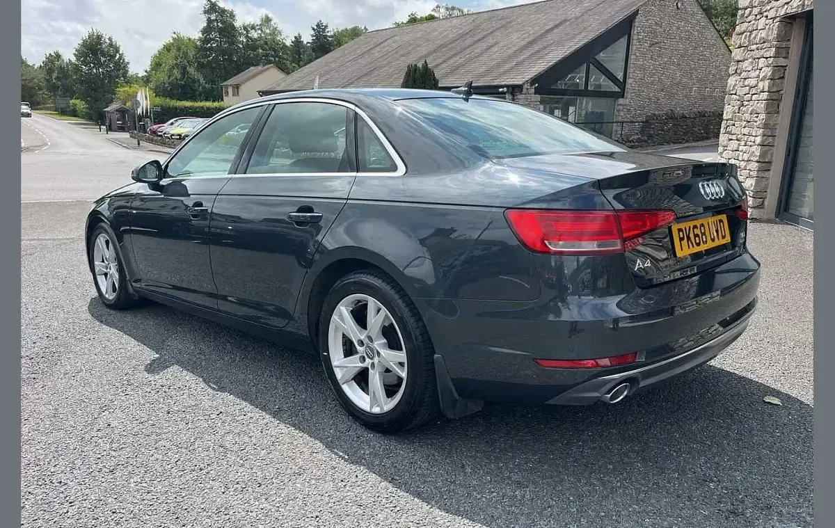 Used Audi A4 147 HP (108 kW) 2018 Grey Sedan