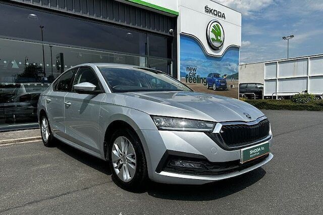 Brilliant silver metallic Used 2022 Skoda Octavia SE Technology Hatchback | £14,795 (Fair price) - Image 1/4