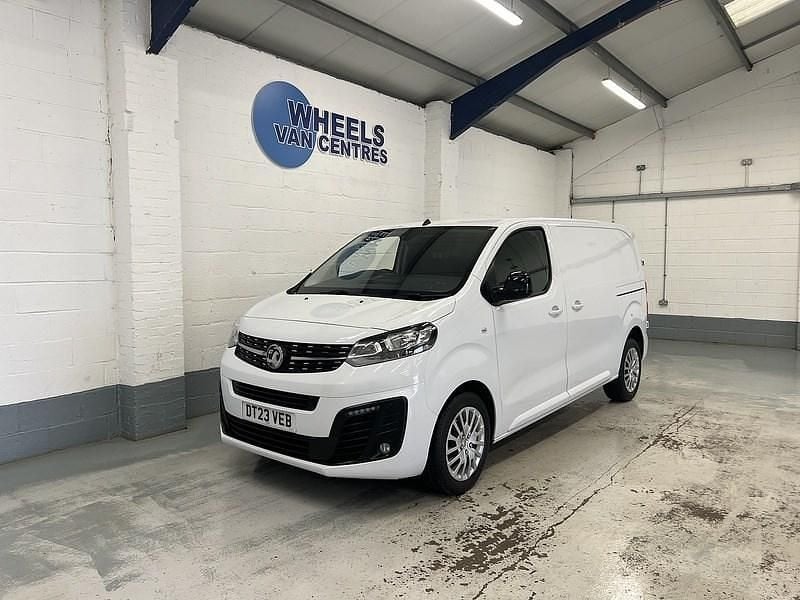 Used Vauxhall Vivaro S 100 HP (73 kW) 2023 White MPV