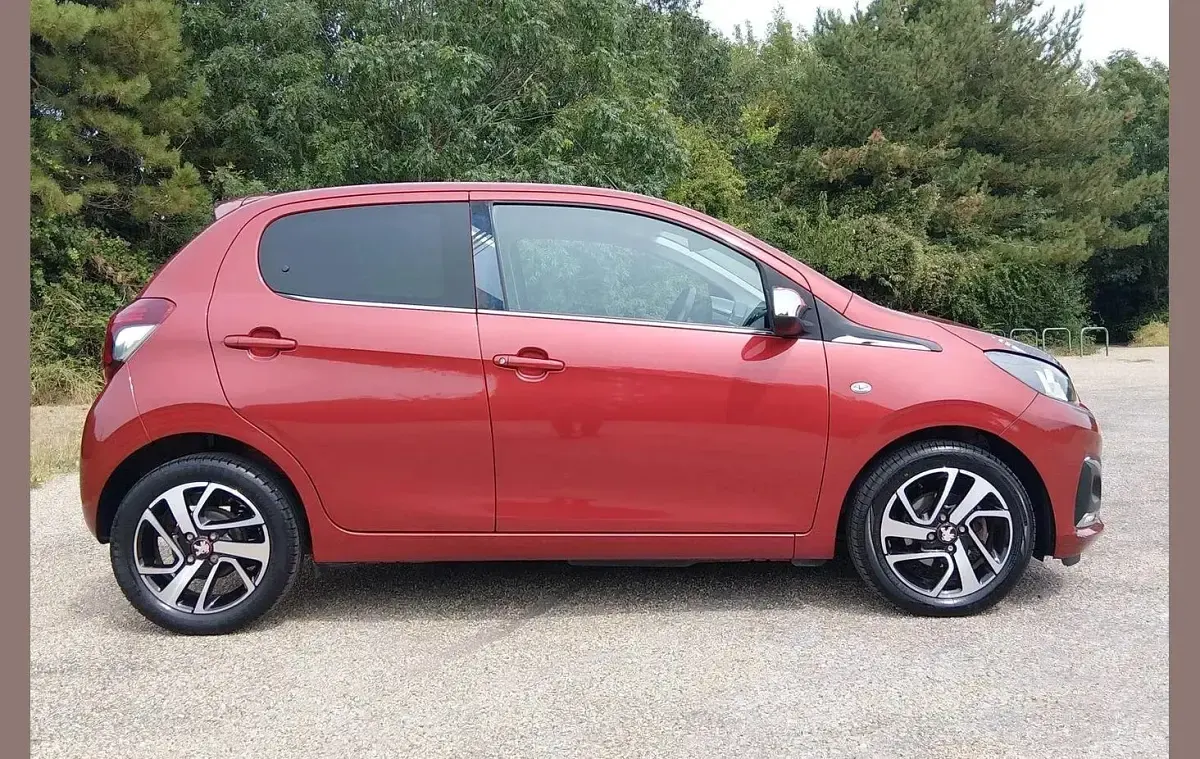 Used Peugeot 108 Collection 71 HP (52 kW) 2020 Red Hatchback