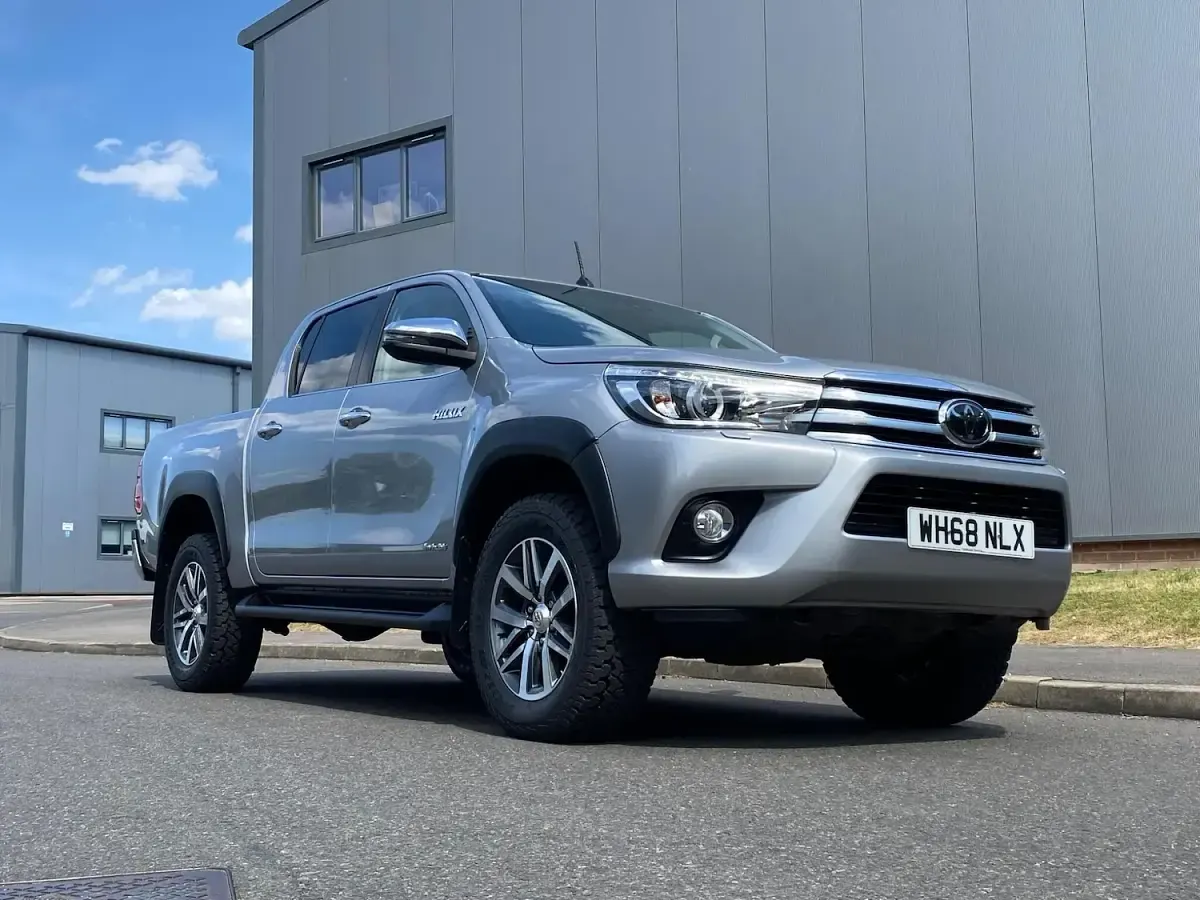 Used Toyota HiLux 150 HP (110 kW) 2019 Silver Pickup