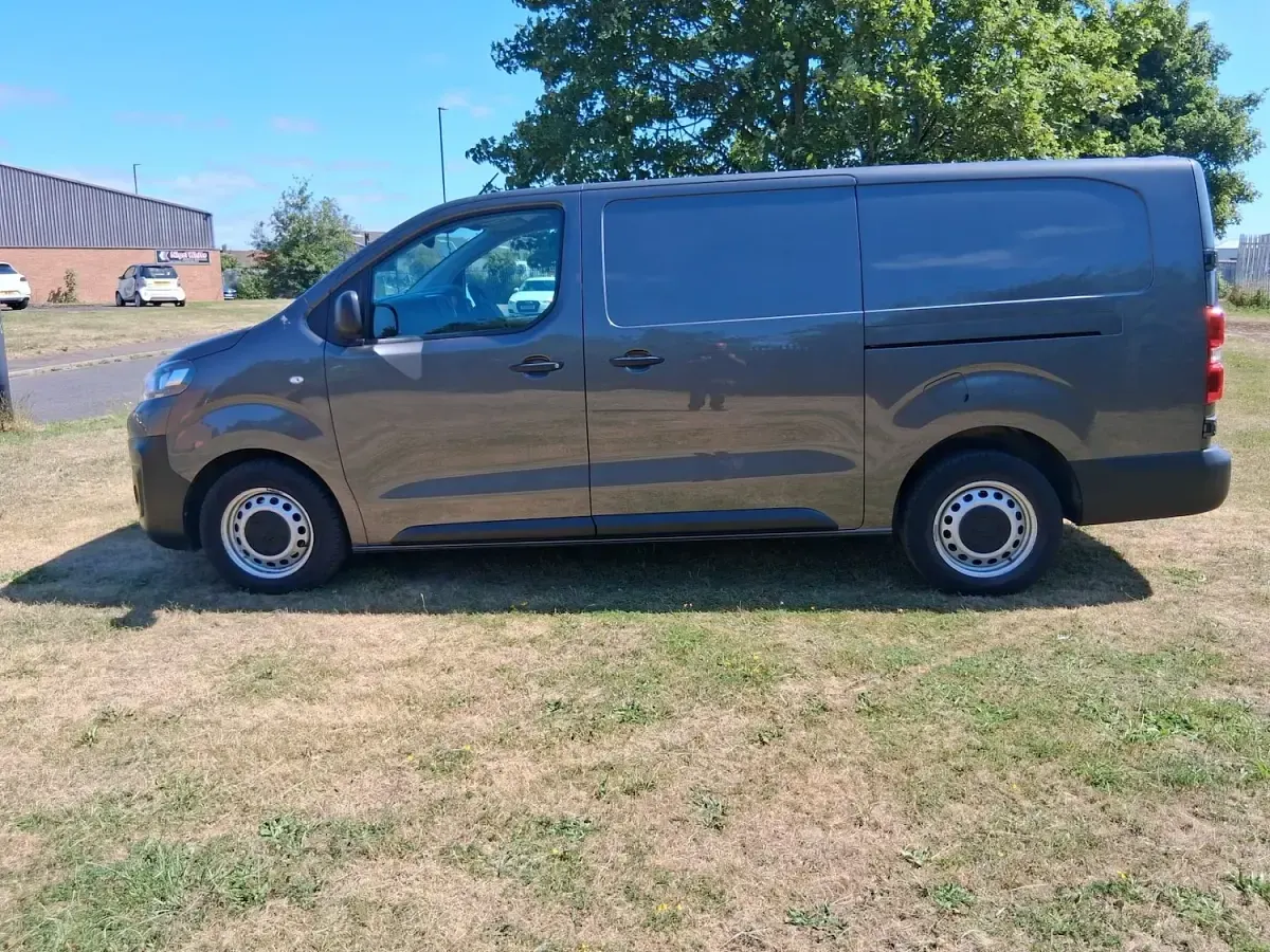 Used Citroën Dispatch 145 HP (106 kW) 2022 Grey MPV