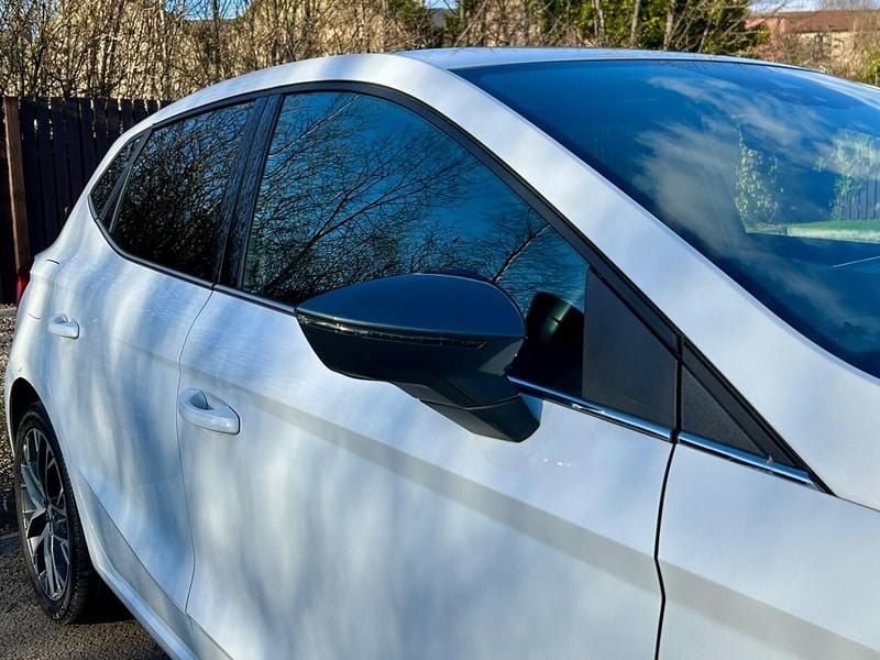 Usado Seat Ibiza XCELLENCE Lux 108 CV (79 kW) 2022 Blanco Utilitario