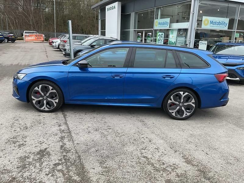 Used Skoda Octavia vRS 204 HP (150 kW) 2025 Blue Estate