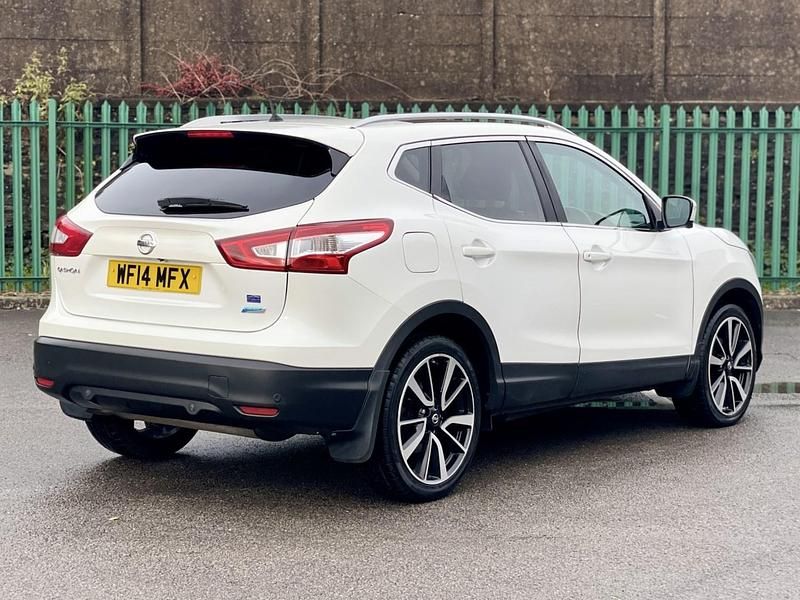 Used Nissan Qashqai Tekna 2014 White SUV