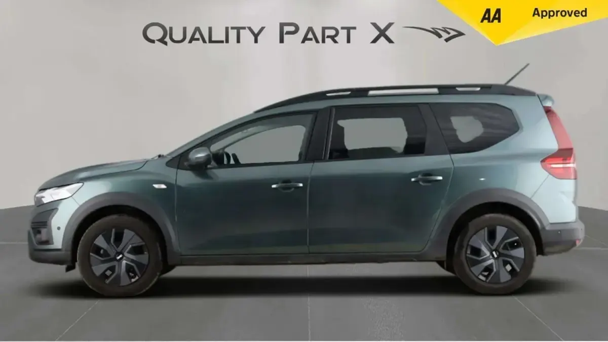 Begagnad Dacia Jogger Expression 140 HK (102 kW) 2024 Grön Minibuss