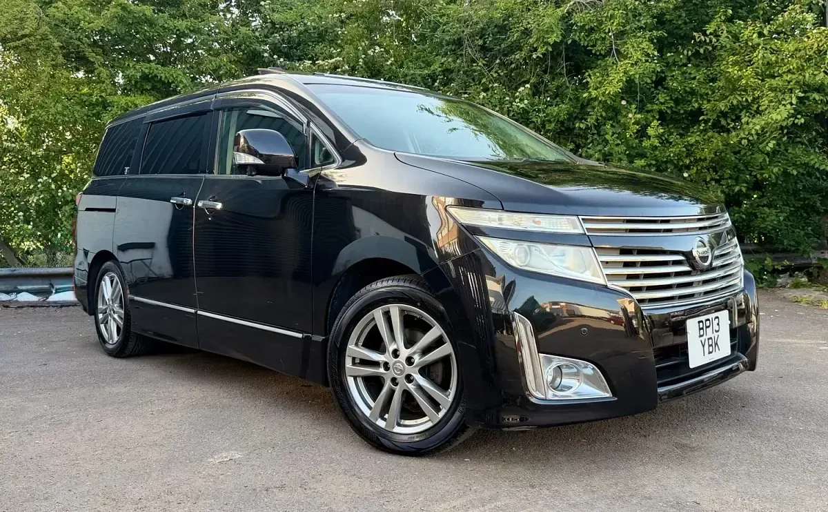 Usado Nissan Elgrand 2026 Negro Monovolumen