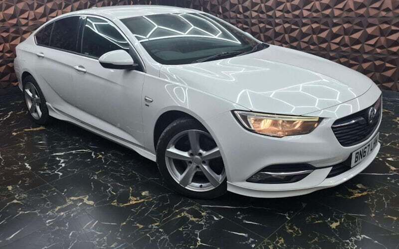 Used 2020 Vauxhall Insignia Sport Hatchback | £8,549 (Good price) - Image 1/4