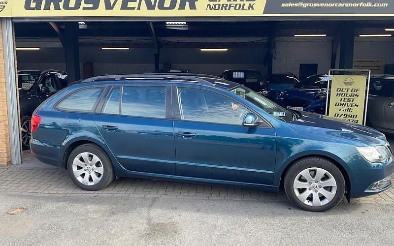 Used Skoda Superb 140 HP (102 kW) 2014 Blue Estate