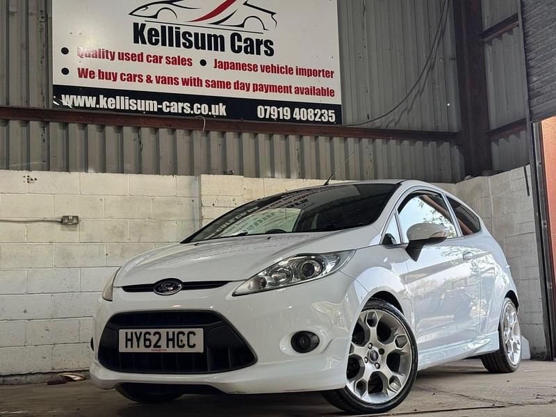 Used Ford Fiesta Zetec 118 HP (86 kW) 2012 White Hatchback