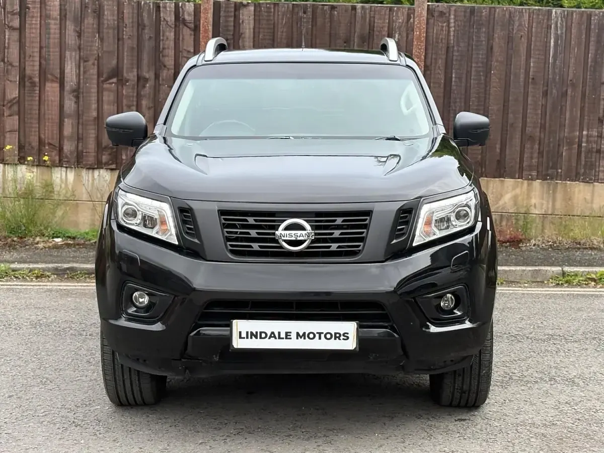Used Nissan Navara Tekna 190 HP (139 kW) 2016 Black Pickup