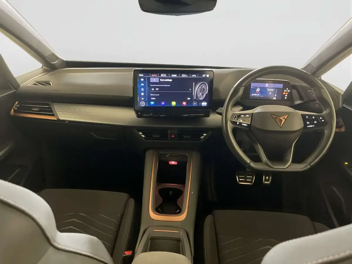 Usado Cupra Born 150 kW (204 HP) 2023 Prateado Citadino