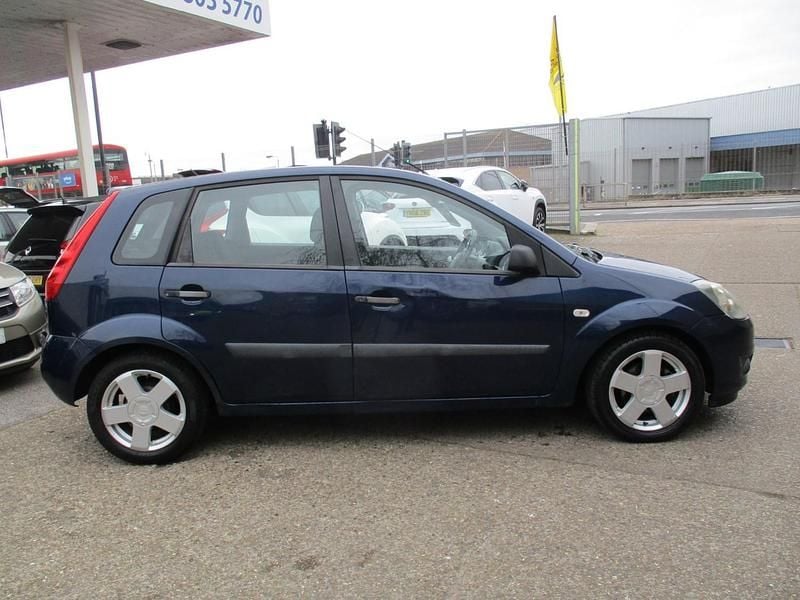 Used Ford Fiesta Zetec 74 HP (54 kW) 2006 Blue Hatchback