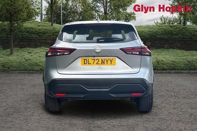 Used Nissan Qashqai Acenta Premium 140 HP (102 kW) 2023 Silver SUV