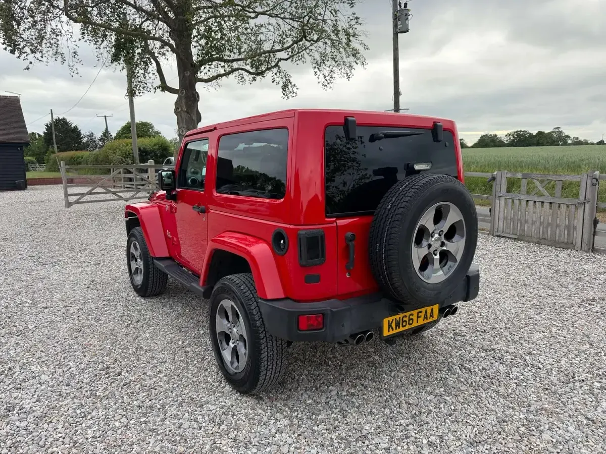 Used Jeep Wrangler Overland 200 HP (147 kW) 2017 Red SUV