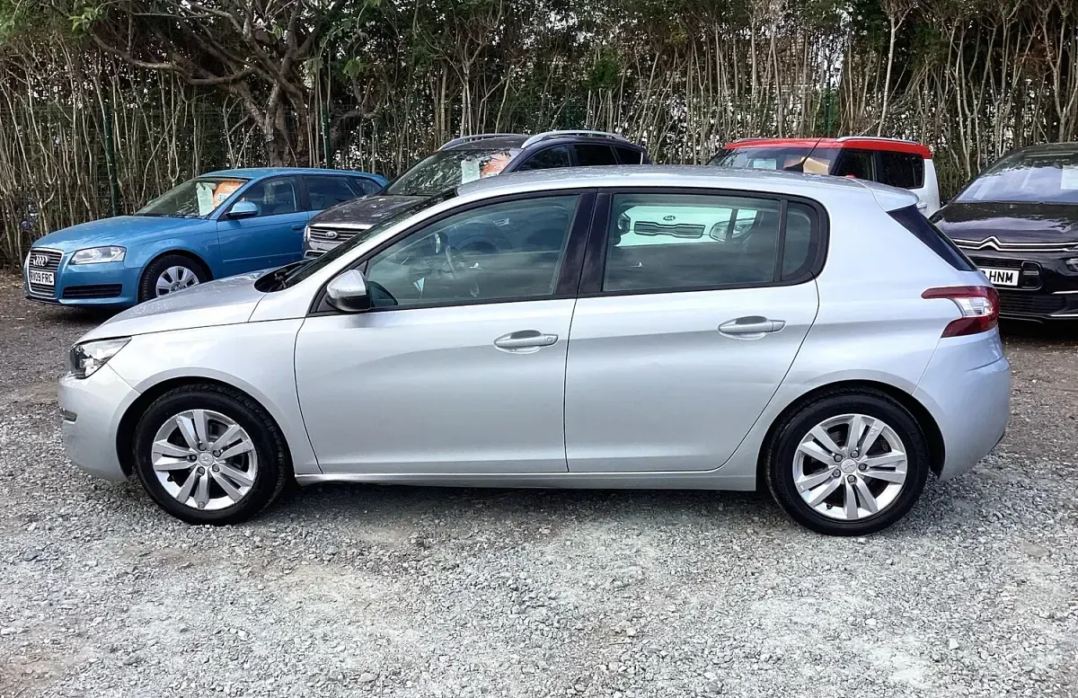 Used Peugeot 308 Active 100 HP (73 kW) 2014 Silver Hatchback