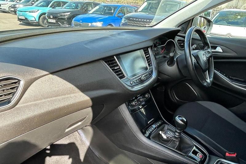 Used Vauxhall Grandland X Sport 128 HP (94 kW) 2018 Grey SUV