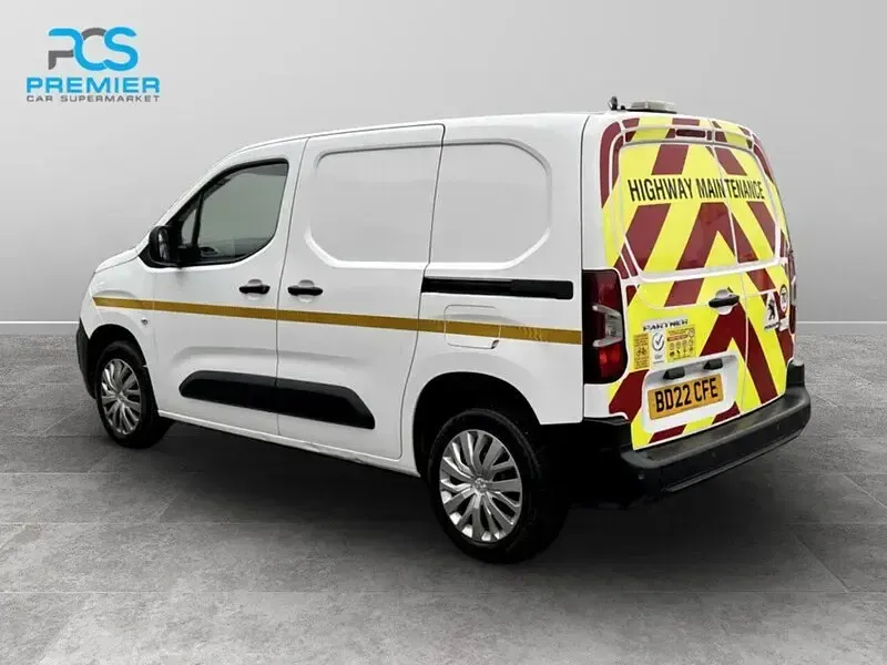 Second-hand Peugeot Partner Premium 2022 Alb Monovolum