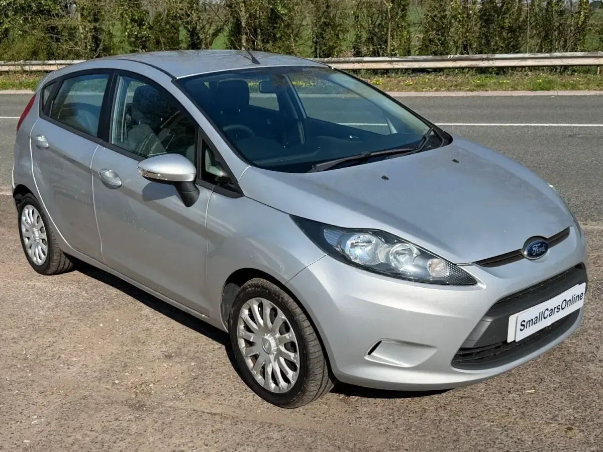 Używany Ford Fiesta 70 KM (51 kW) 2012 Srebrny Hatchback
