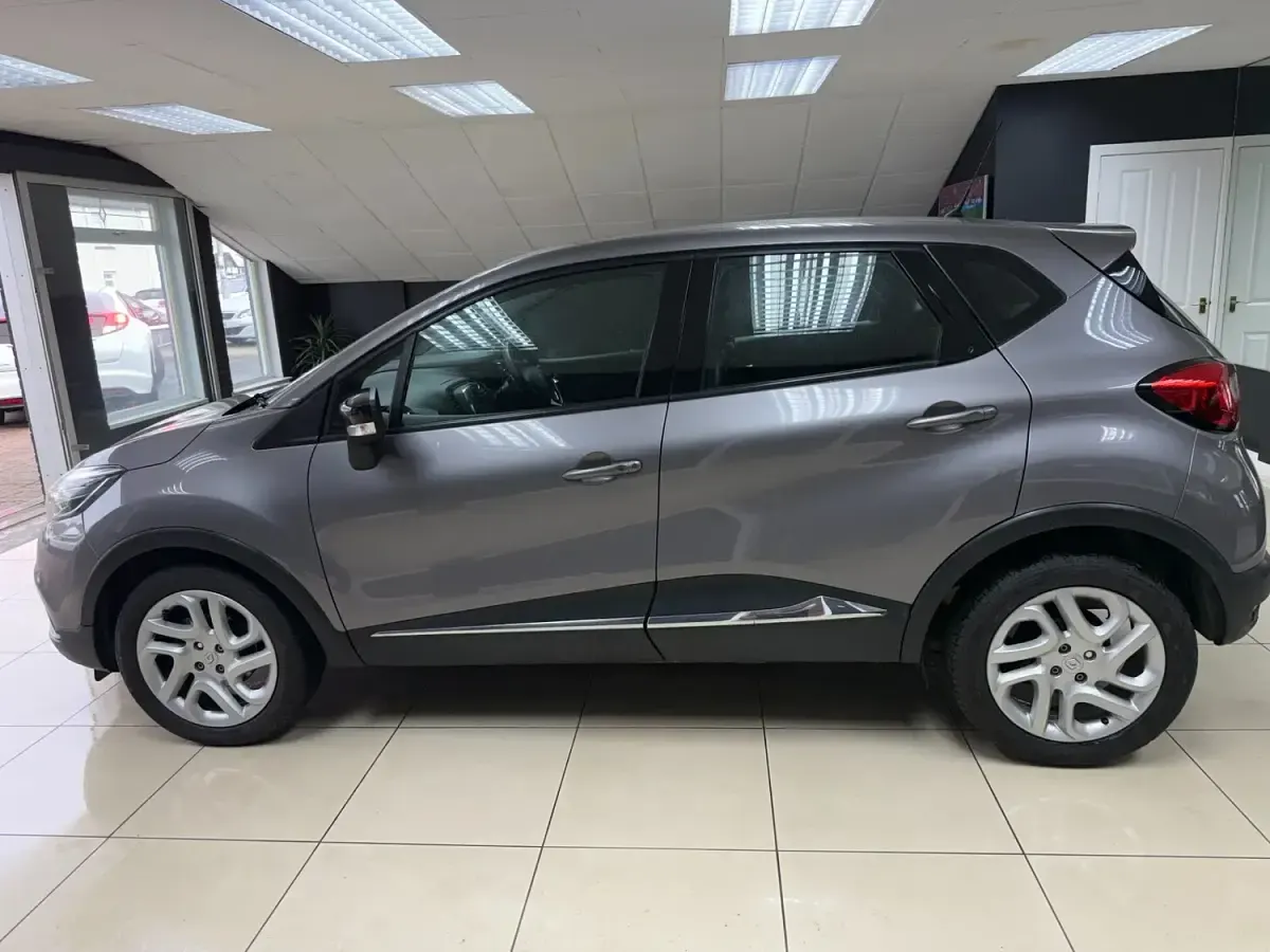 Used Renault Captur Dynamique 90 HP (66 kW) 2015 Grey SUV