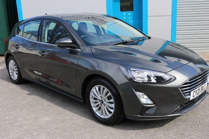 Begagnad Ford Focus Titanium 2021 Grå Halvkombi