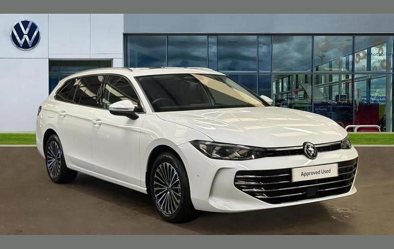 Used VW Passat Elegance 200 HP (147 kW) 2025 White Estate