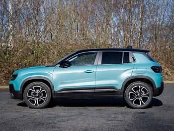 New Jeep Avenger Summit 100 HP (73 kW) 2025 Bicolour metallic  lake with volcano roof SUV