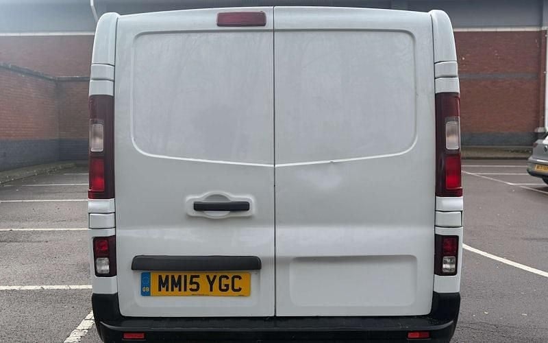 Used Renault Trafic Business 114 HP (83 kW) 2015 White MPV