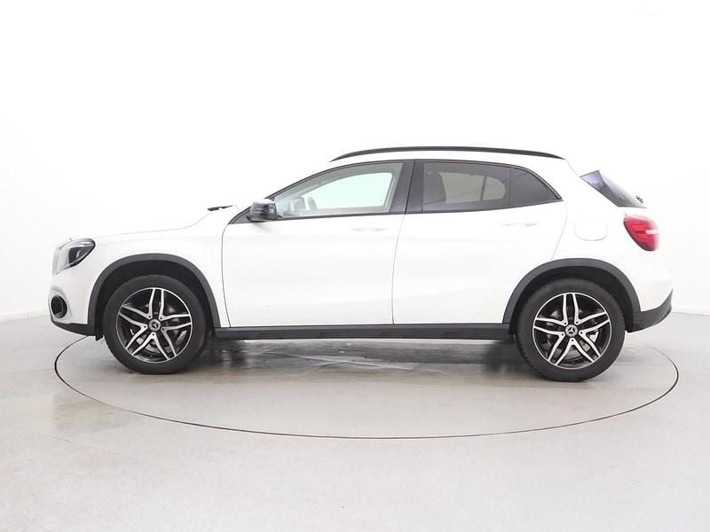 Used Mercedes GLA180 Urban 122 HP (89 kW) 2018 White SUV